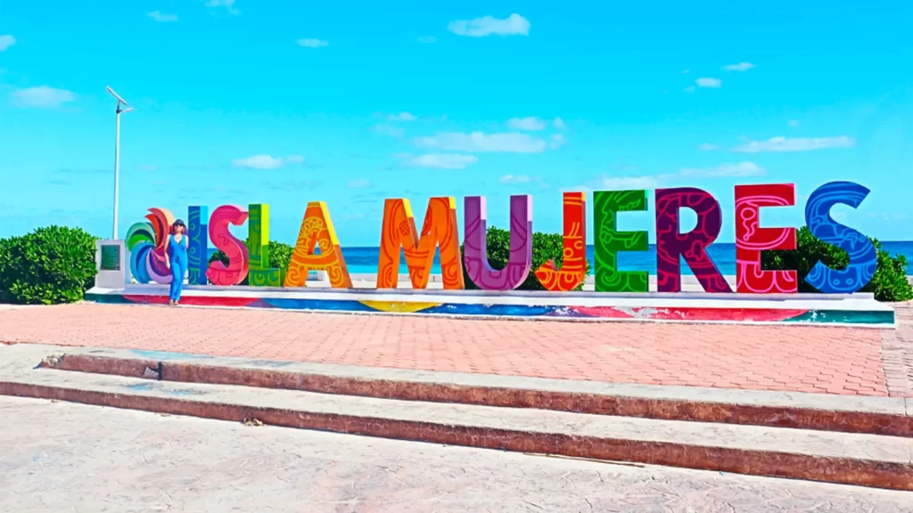 Isla Mujeres vs Cozumel - Which is Better for Vacation? - La Revista  Binacional